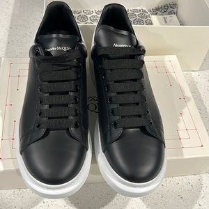 Men’s 100%Authentic Alexander McQueen sneakers size 45 (12)